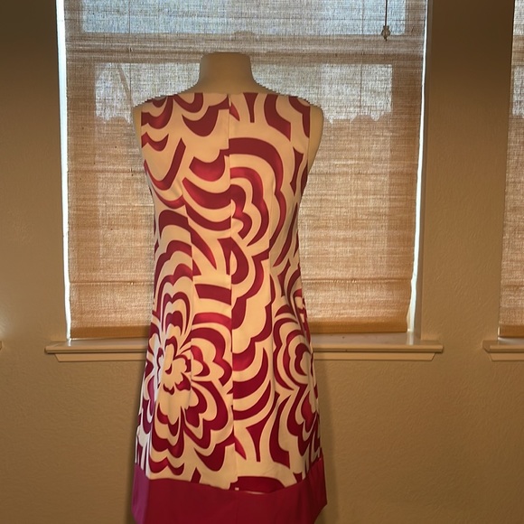 EUC Size 6 beautiful spring dress in fuchsia and white. - Picture 3 of 8